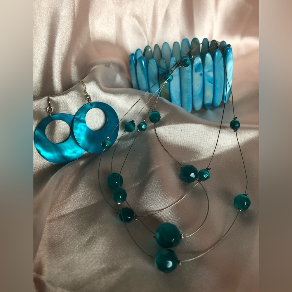 Shell cuff bracelet - Picture 5 of 5
